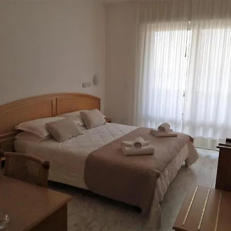 Capri 3*