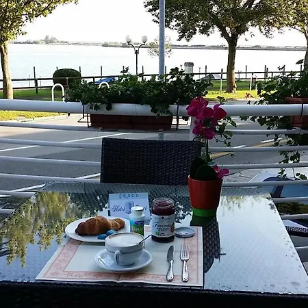 Ξενοδοχείο Capri 3*