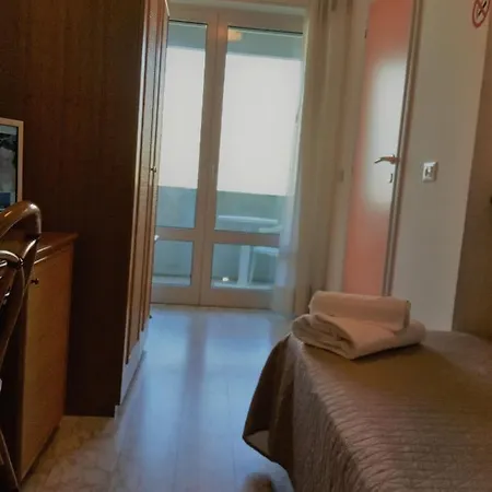 Capri 3*