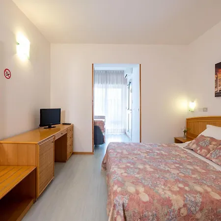 Capri Ξενοδοχείο 3*